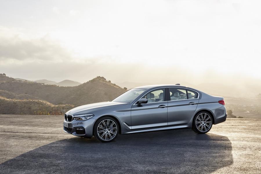  BMW 540i Sedan M Sport 2017 года  (WW) (фото 33 из 98)